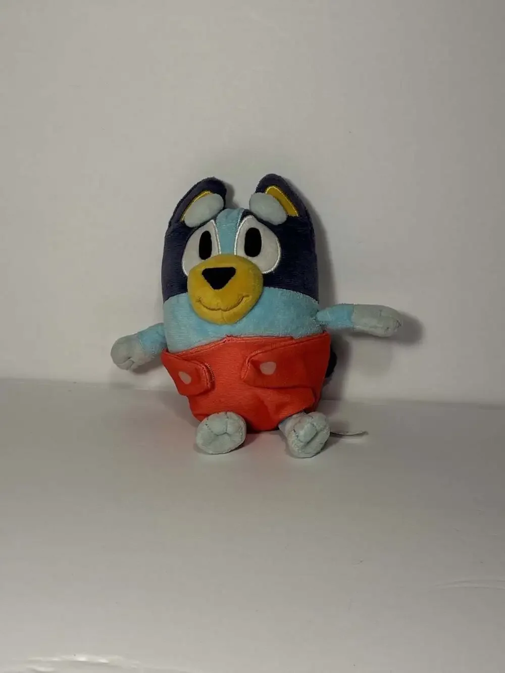 Moose Toys Bluey & Friends Baby Bluey 8-Inch Plush Toy with Diaper